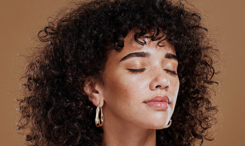 Clean Girl Aesthetic: un incarnato naturale con gli essenziali di skincare Bioearth
